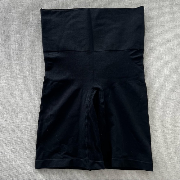 Black High Waist Sculpting Shapewear Shorts - Picture 2 of 5